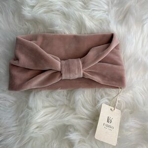 NWTs Boutique Velour Headband in Blush